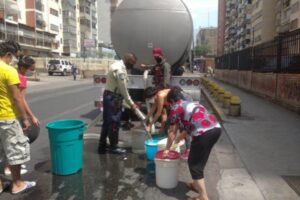 25% de los venezolanos recibe agua potable de forma constante