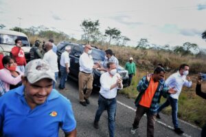 A pesar de la persecución del régimen, diputados de la legítima AN siguen en la calle con la gente (Fotos) - AlbertoNews