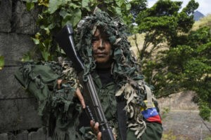AFP: Estilista, francotiradora y “dispuesta a dar la vida” por la revolución chavista