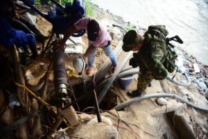 Al menos quince mineros atrapados por un derrumbe en una mina de oro en Colombia - AlbertoNews