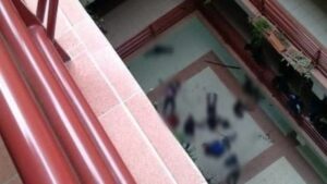 Al menos seis universitarios mueren en Bolivia tras caer de un cuarto piso al romperse una barandilla - AlbertoNews