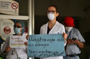 Alarmas encendidas: Al menos 9 trabajadores de la salud fallecieron por covid-19 en 48 horas - AlbertoNews