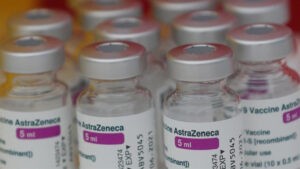 Alejandro Crespo Fleytes: prohibir la vacuna AztraZeneca de buenas a primeras, es no saber ni matemáticas