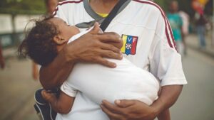 Alto costo de una consulta pediátrica es un dolor de cabeza para los padres
