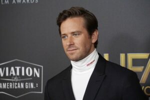 Armie Hammer pierde otro papel mientras sigue investigado por violación - AlbertoNews