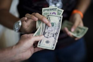 Barquisimeto es la ciudad con menos pagos en divisas y supera el 50%