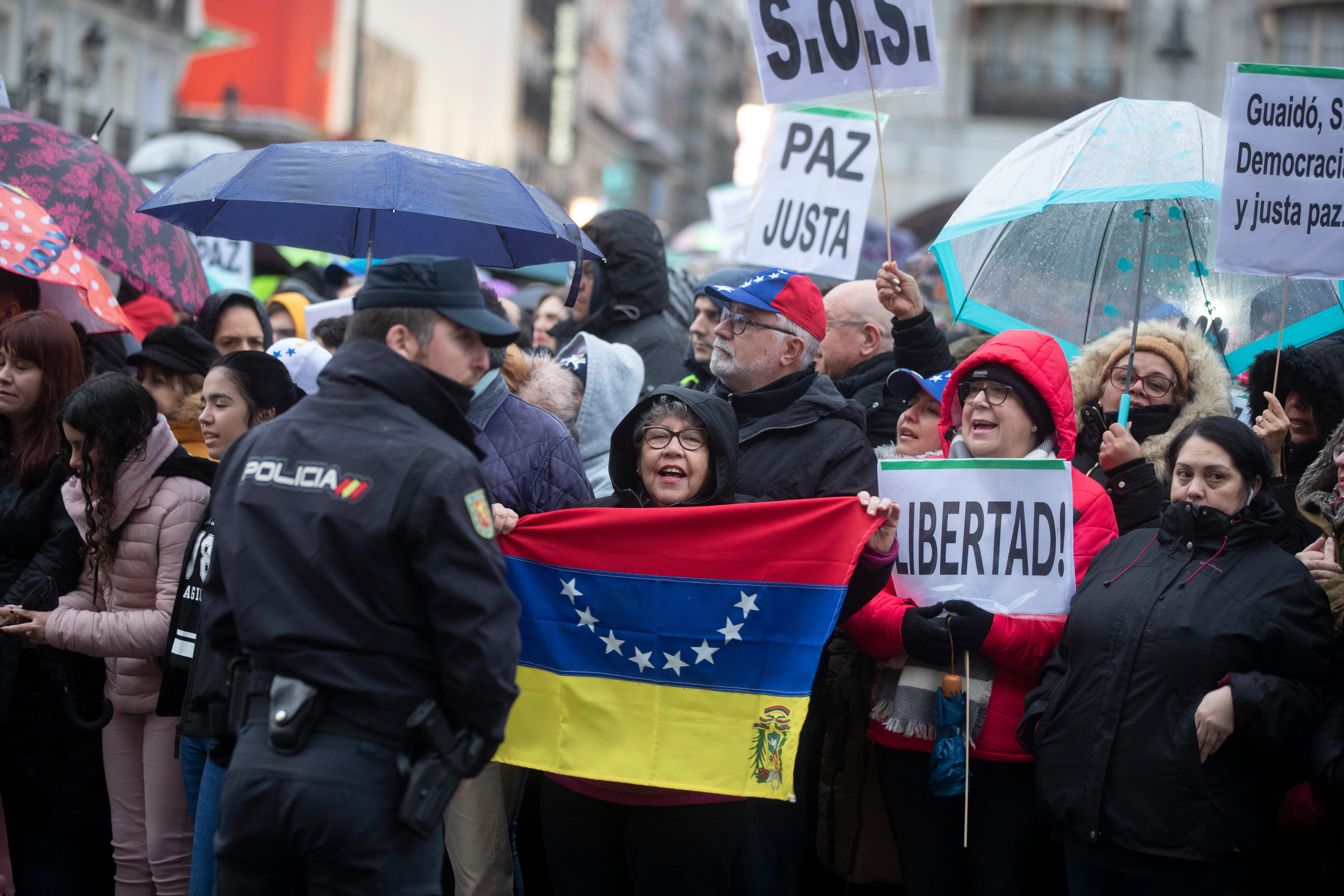 Biden extiende emergencia nacional que considera a Venezuela como "amenaza extraordinaria" | Voice of America