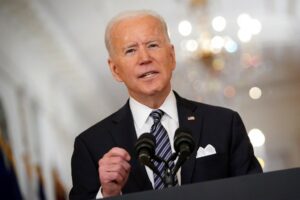 Biden promulgó plan de estímulo por 1,9 millones de dólares