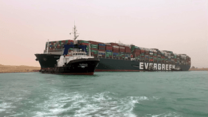 Canal de Suez restablece el tráfico tras conseguir reflotar el megabuque atascado