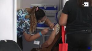 Chile se convierte en el país que más rápido vacuna contra el COVID-19 en el mundo - AlbertoNews