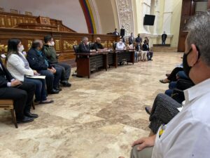 Comisión de Diálogo conversó con partidos políticos sobre el proceso de renovación del CNE