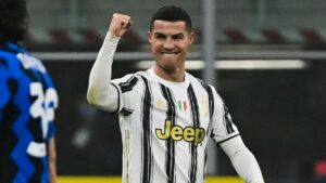 Cristiano Ronaldo marcó tres goles en el triunfo de la Juventus y le dedicó un gesto a quienes lo critican - AlbertoNews