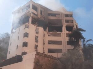 Cuatro heridos tras explosión en edificio