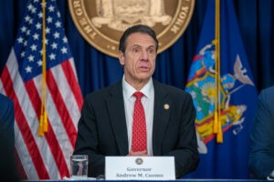 Cuomo acusado de dar acceso especial familiares para pruebas covid-19