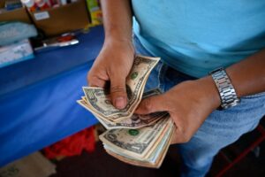 Descifrado: Estos serían los nueve obstáculos de la dolarización en Venezuela