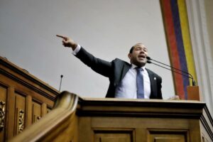Diputado Quiñones cuestiona vacuna cubana contra el COVID-19: No pueden ni con una epidemia de escabiosis - AlbertoNews
