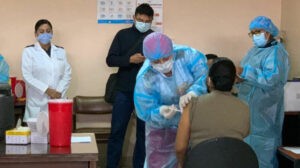 Docentes en Guarenas reciben segunda dosis de vacuna contra el Covid-19
