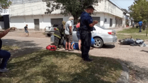 Drama en Argentina: Motociclista murió tras chocar contra un auto conducido por su padre - AlbertoNews