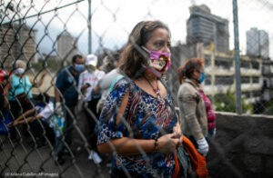 EFE: Venezuela llega a su ola de Covid-19 entre la crisis y el miedo al colapso