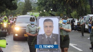Edwin Caro: así fue el entierro del policía asesinado en Bogotá - Medellín - Colombia