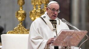 El Papa Francisco baja el sueldo a los religiosos en el Vaticano, un 10 % a cardenales - AlbertoNews