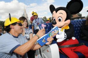 El futuro llegó: Walt Disney World pone a prueba sistema de reconocimiento facial - AlbertoNews