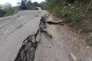 El impactante desplome de una vivienda por crecida de la quebrada La Zorquera en Táchira (Video) - AlbertoNews