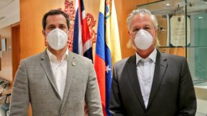 Embajador de Reino Unido sostuvo reunión con Guaidó antes de abandonar Venezuela