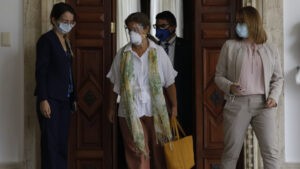 Embajadora Isabel Brilhante abandona Venezuela tras expulsión del Gobierno