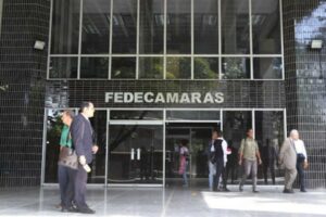 Empresarios se disponen a invertir, pero mantienen desconfianza en el oficialismo