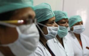 En «luto continuo» y en riesgo constante, médicos venezolanos conmemoran su día