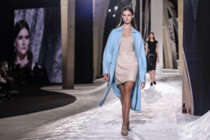 En tiempos del coronavirus, la pasarela parisina se transforma en espectáculo - AlbertoNews