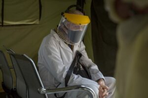 Entre la crisis y el miedo al colapso, Venezuela llega a su ola de COVID-19