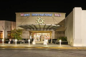 Evacúan al Miami International Mall por falsa amenaza de bomba (Video) - AlbertoNews