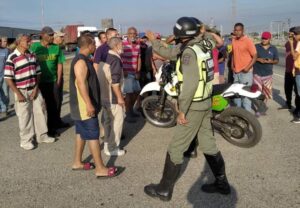 Explotó la crisis: Gandoleros trancan Autopista Regional del Centro vía Aragua para exigir diesel (Videos) - AlbertoNews