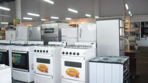 Fallas de electricidad pasan factura: Crece reparación de protectores eléctricos por fuertes apagones - AlbertoNews