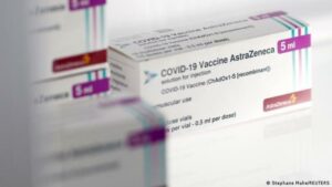 Francia recomienda vacuna de AstraZeneca solo a mayores de 55 años - AlbertoNews