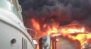 Fuerte incendio de una nave en destacamento de vigilancia costera en Anzoátegui