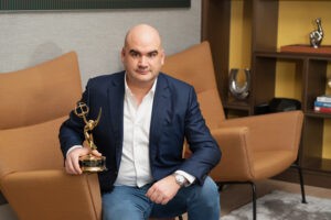 Gabriel Sanz, de experto en finanzas a ganador del Emmy 2020 - AlbertoNews