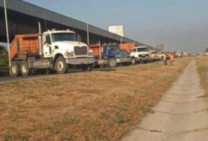 Gandoleros trancan Autopista Regional del Centro vía Aragua para exigir diésel