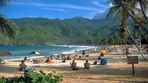 Gobierno chavista reitera cierre de las playas por el coronavirus