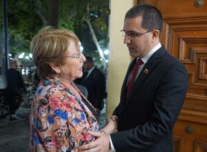 Gobierno de Maduro revisará relación con oficina de Bachelet tras nuevo informe