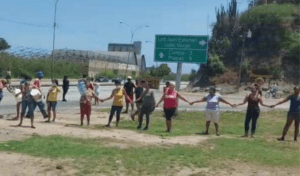 Habitantes de Puerto Cabello protestaron por falta de agua #12Mar - AlbertoNews