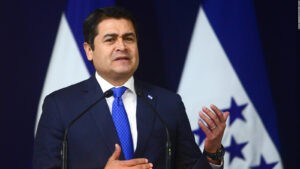Honduras entra en el terrible mundo del narcotráfico: surge el cultivo de coca y se investiga a su presidente - AlbertoNews