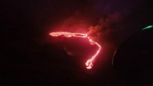Impactantes imágenes tras desborde de lava tras erupción en Islandia - AlbertoNews