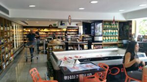 Industriales nacionales compiten con productos importados que ni siquiera pagan IVA - AlbertoNews