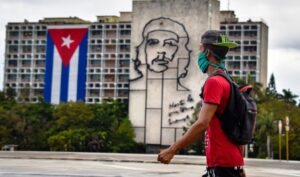 Inteligencia de EE.UU. acusa a Cuba de perjudicar a Trump en las elecciones, según informe - AlbertoNews