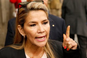 Jeanine Áñez afirma que tiene "privilegios" y debe ser procesada "en un caso de corte" - AlbertoNews