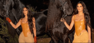 Kim Kardashian y Kendall Jenner al estilo de "pasión de gavilanas"