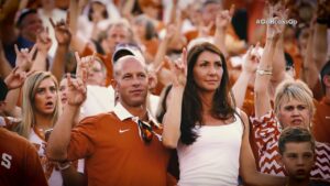 La canción 'Eyes of Texas' no tiene un ánimo racista, según informe de comité (Video) - AlbertoNews